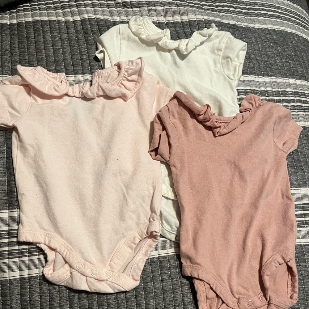 Come shop for these supper cute 3 set baby tops!